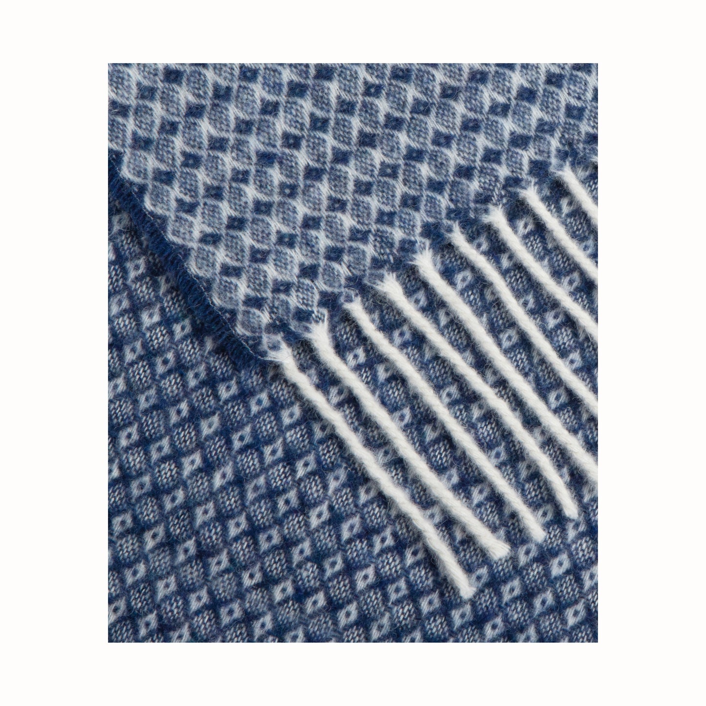 Fara 400 Throw, in soft recycled wool