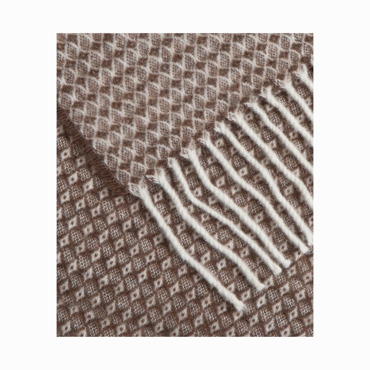 Fara 400 Throw, in soft recycled wool