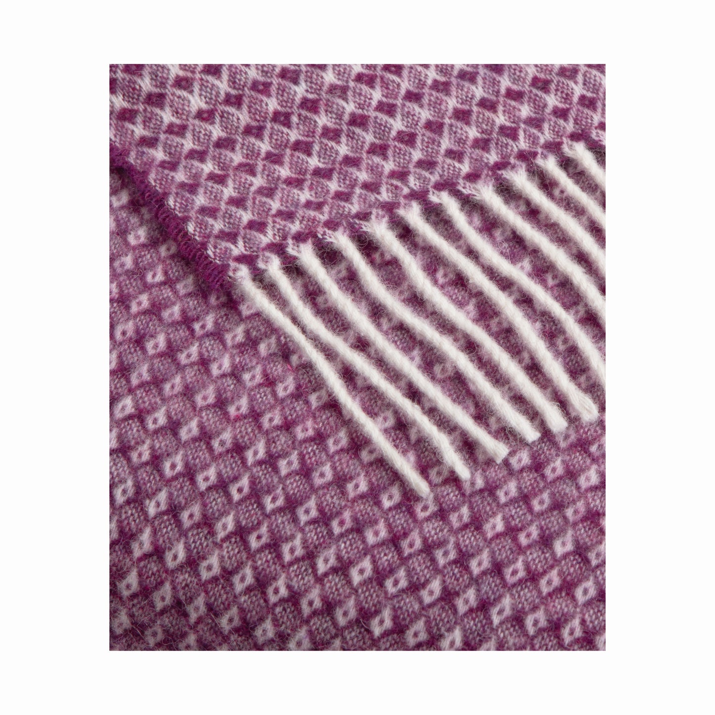 Fara 400 Throw, in soft recycled wool