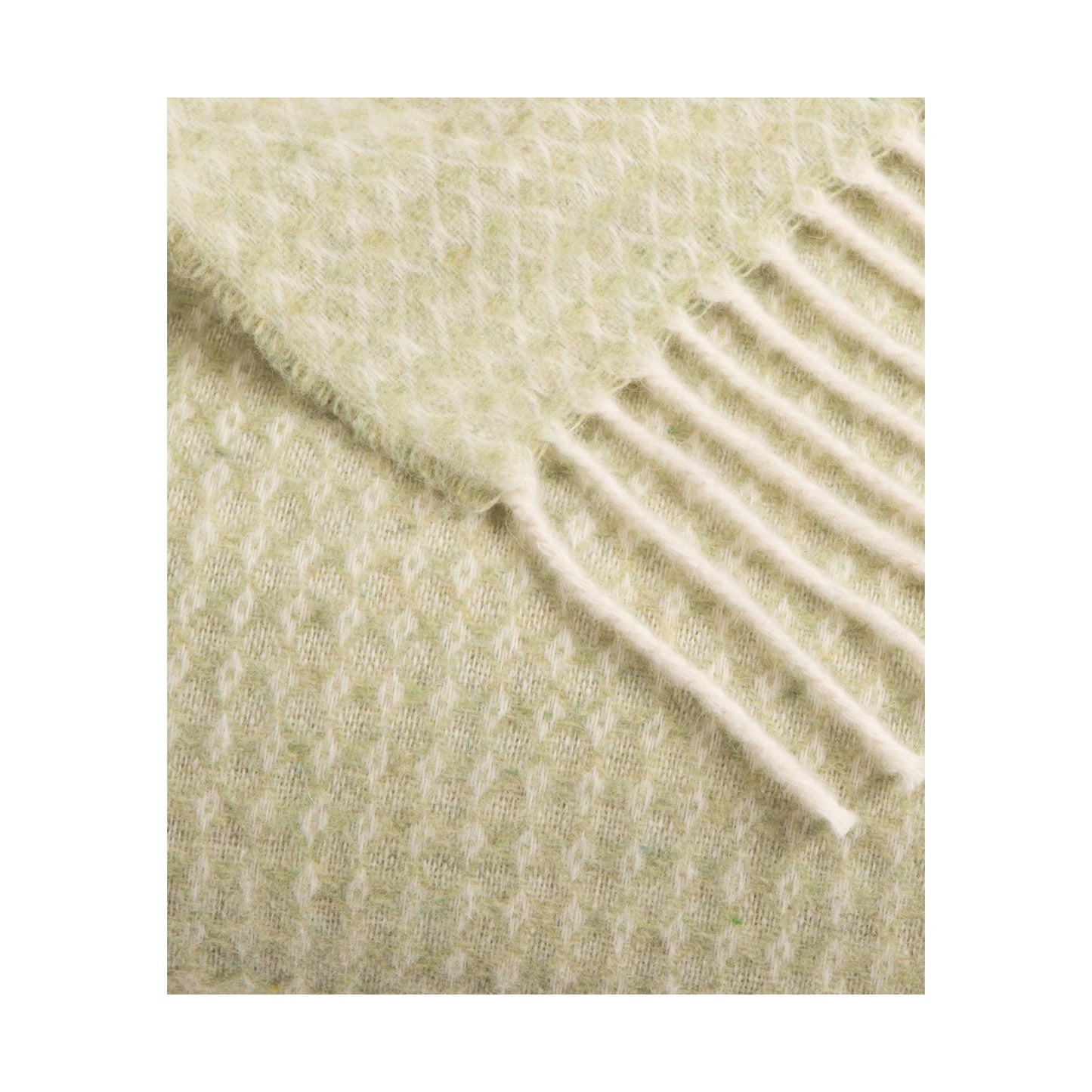 Fara 400 Throw, in soft recycled wool