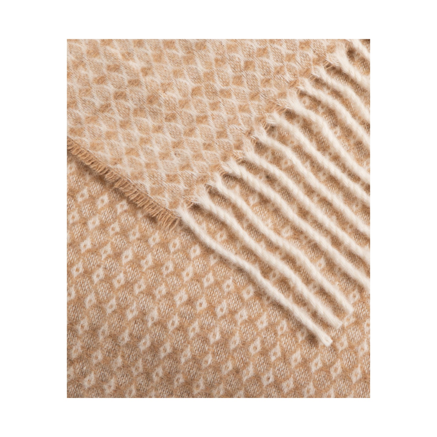Fara 400 Throw, in soft recycled wool
