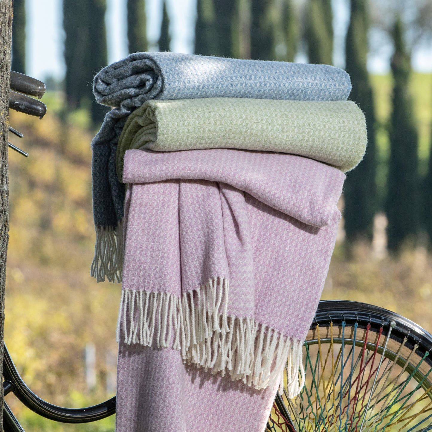 Fara 400 Throw, in soft recycled wool