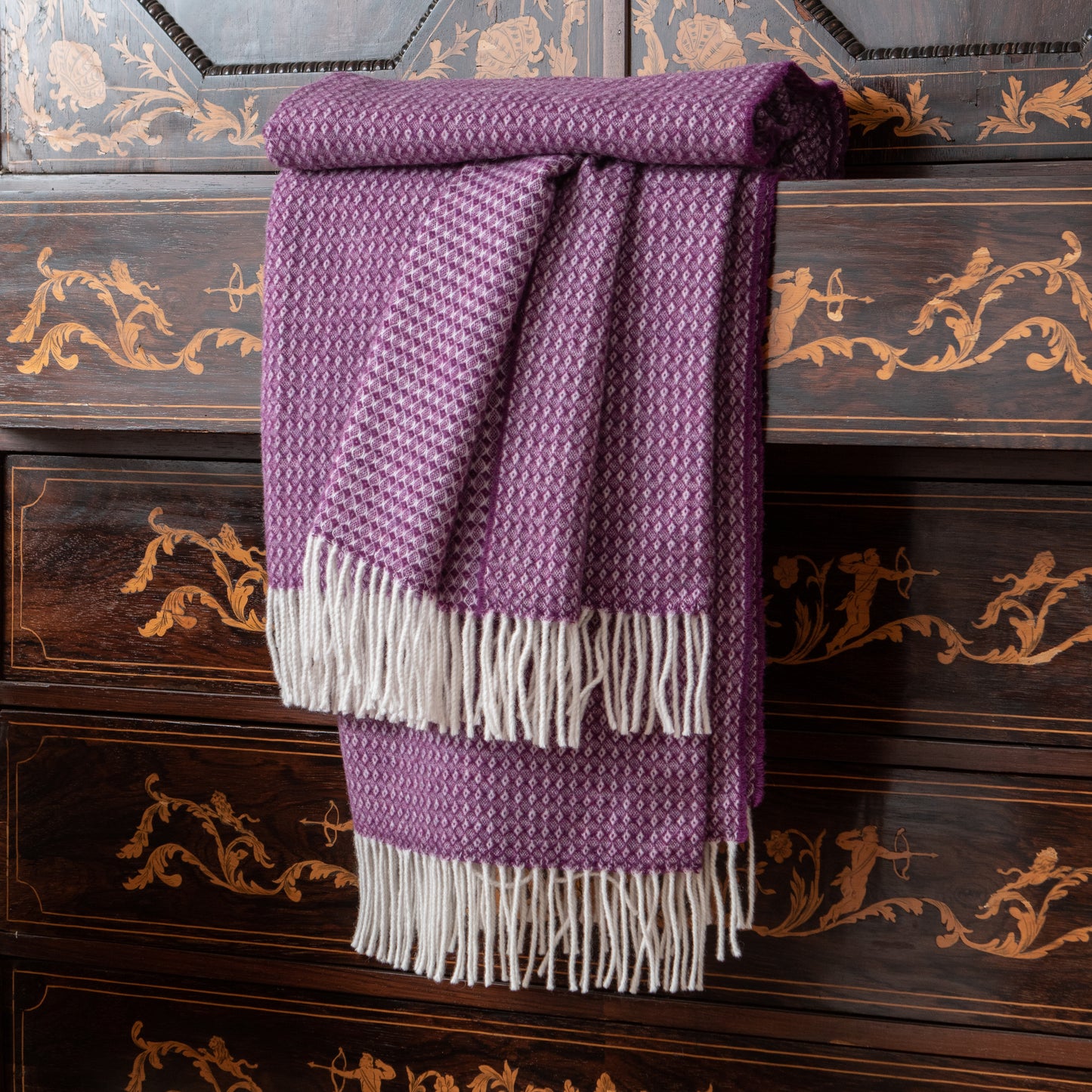 Fara 400 Throw, in soft recycled wool