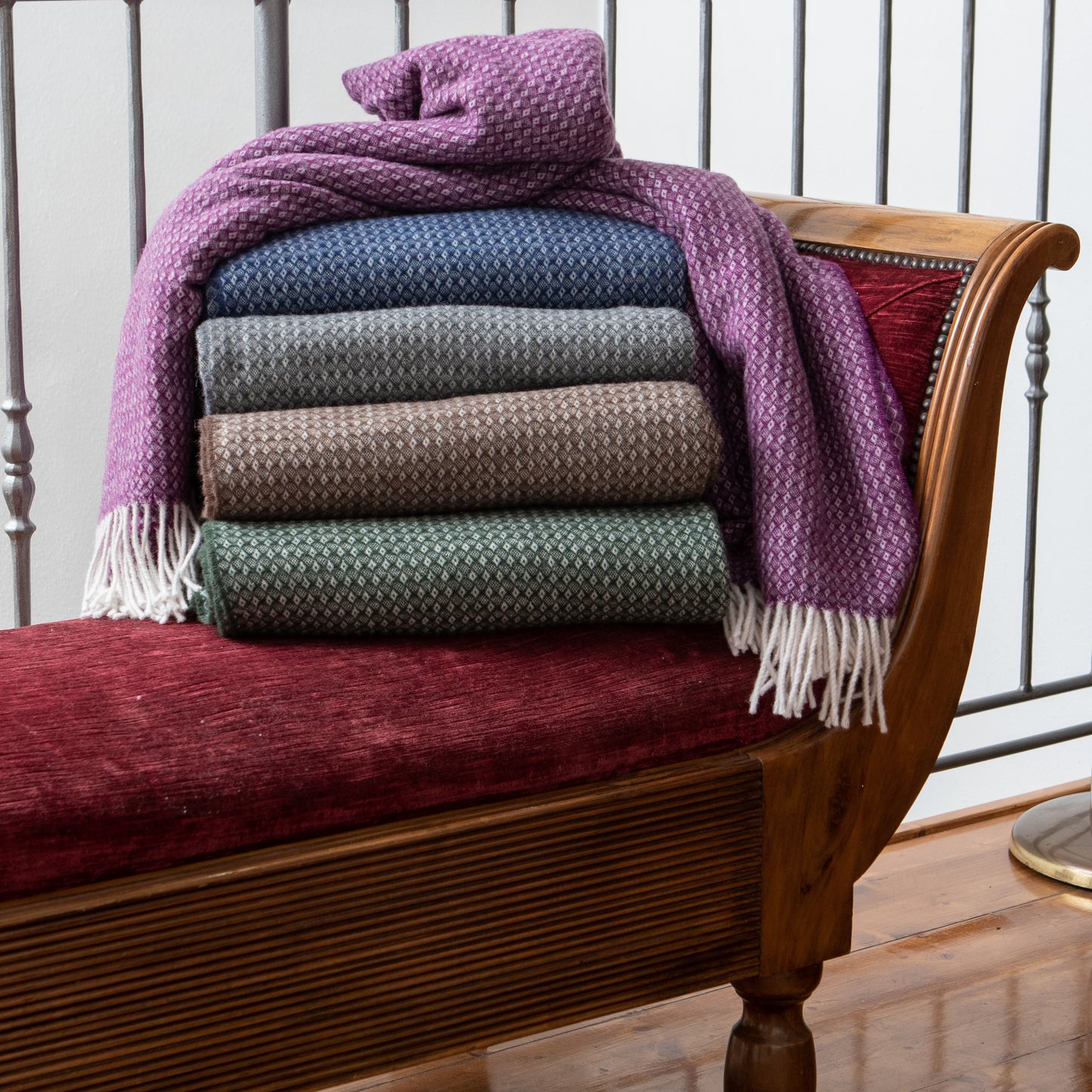 Fara 400 Throw, in soft recycled wool